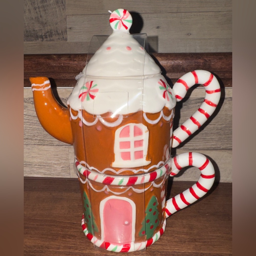 Super Cute 🥰 Tea for One Gingerbread House by Merry amd Bright - NEW